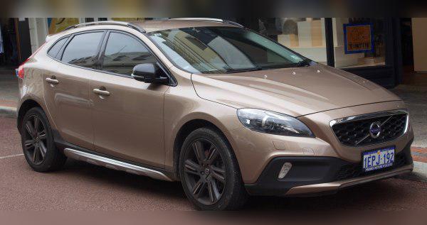 Volvo V40 Cross Country cover